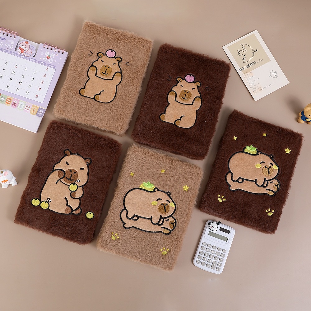 Caderno de Pelucia Estampa Capivaras A5 80 Folhas - Papelaria Criativa