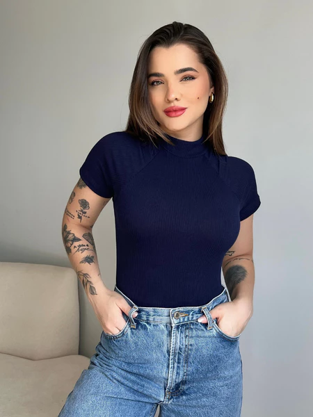 Blusinha Raglam T-shirt feminina casual na cor branca