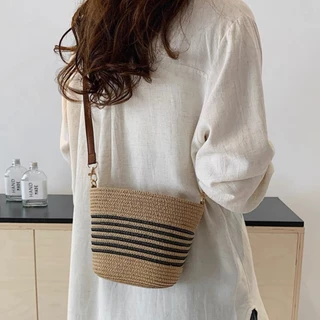 Bolsa de palha de grande capacidade para férias casuais praia portátil nova moda bolsa de ombro tecida em Oferta na Shopee