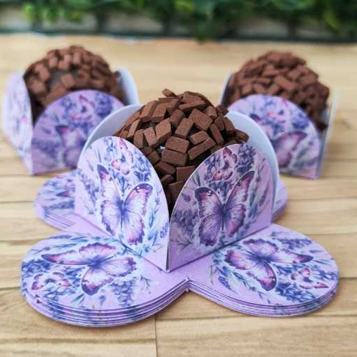 50 Forminhas Personalizadas de Doce Brigadeiro 4 Pétalas Festa ...
