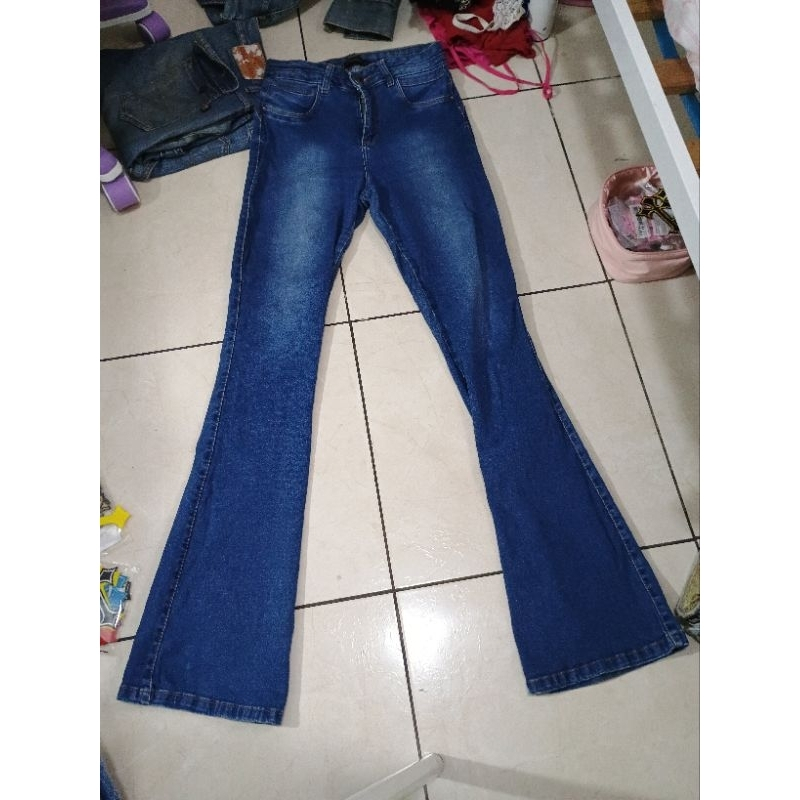 calça jeans flare/ boca de sino, estilo grunge , anos2000,y2k, bazar ...