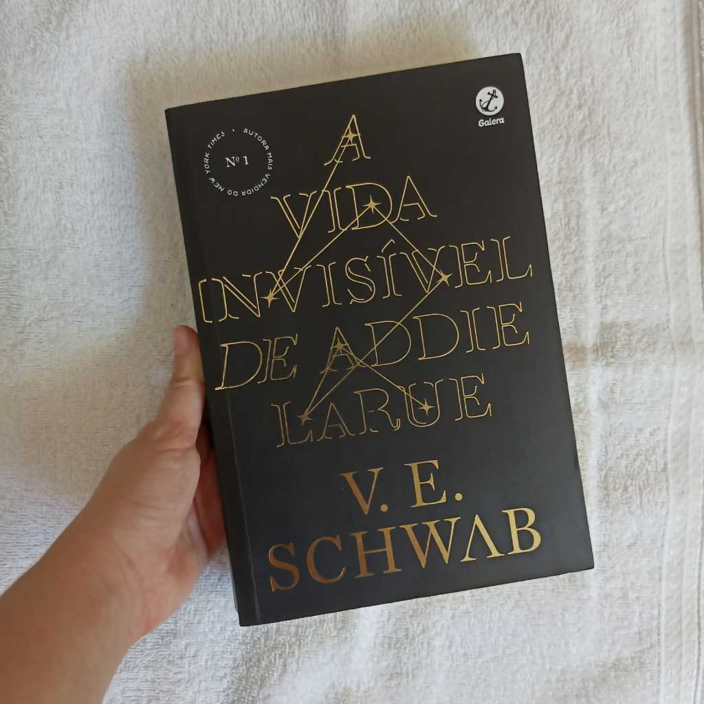 A VIDA INVISIVEL DE ADDIE LA RUE - V E Schwab (edição de capa preta com ...