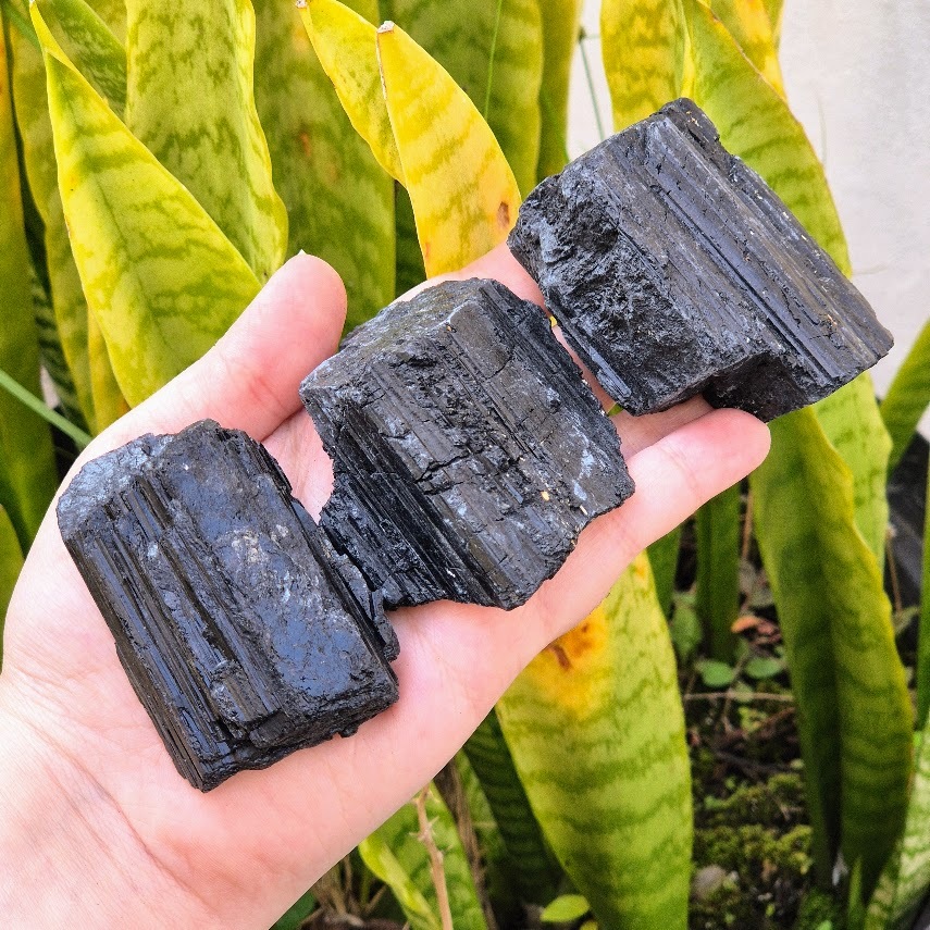 Turmalina Negra Pedra Bruta Natural Proteção Energética Limpeza Reiki Chakras Vitti