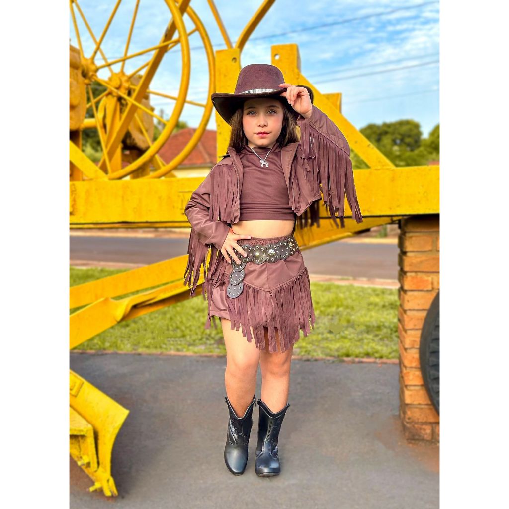 Conjunto Boiadeira com Chapéu cor inverno Marron Franjas Short