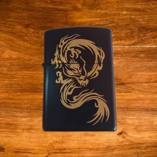 Isqueiro Recarregável tipo Zippo de Dragão.