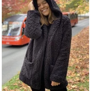Casaco Max Teddy Feminino Ultra Quente Inverno Com Capuz e Bolso Blusa de Frio Feminina Peluciada