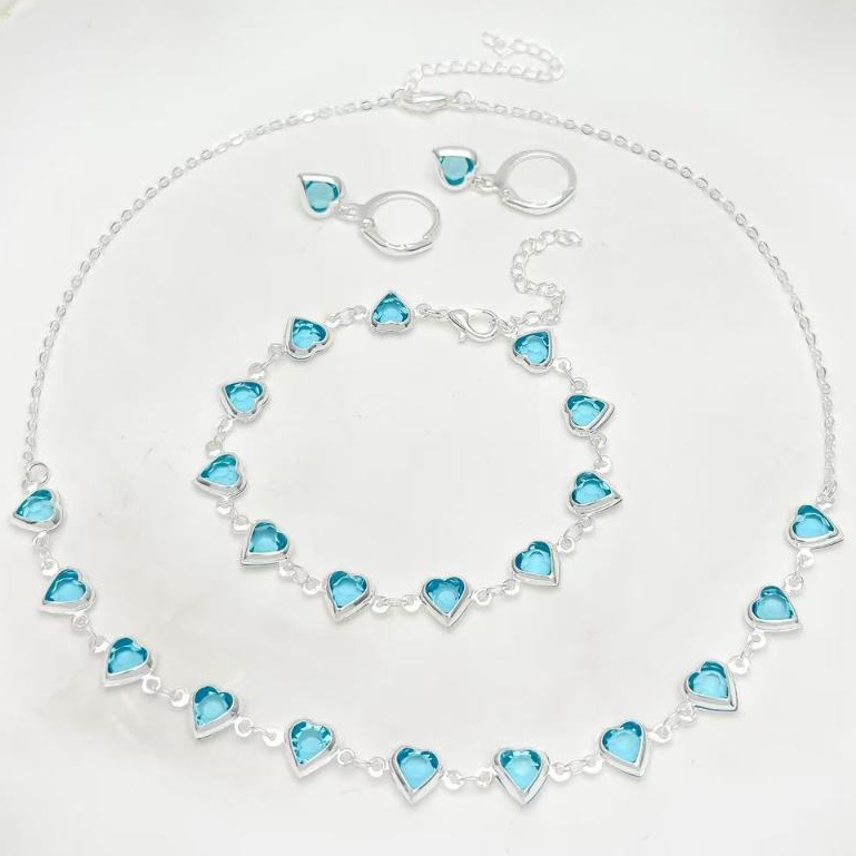 Conjunto de colar + pulseira e brincos de coração colorido