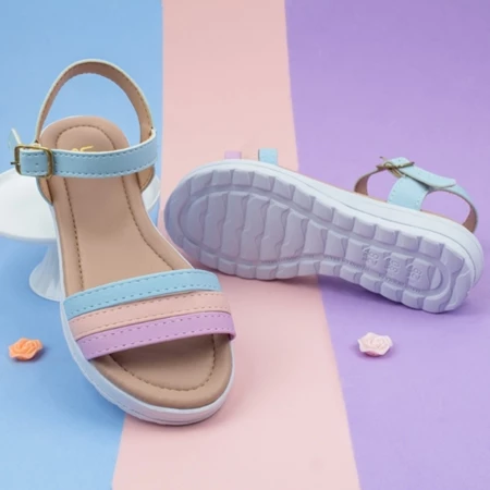 Sandália rasteira infantil colorida com tiras 