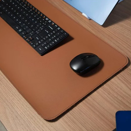 MousePad preto com superfície de couro