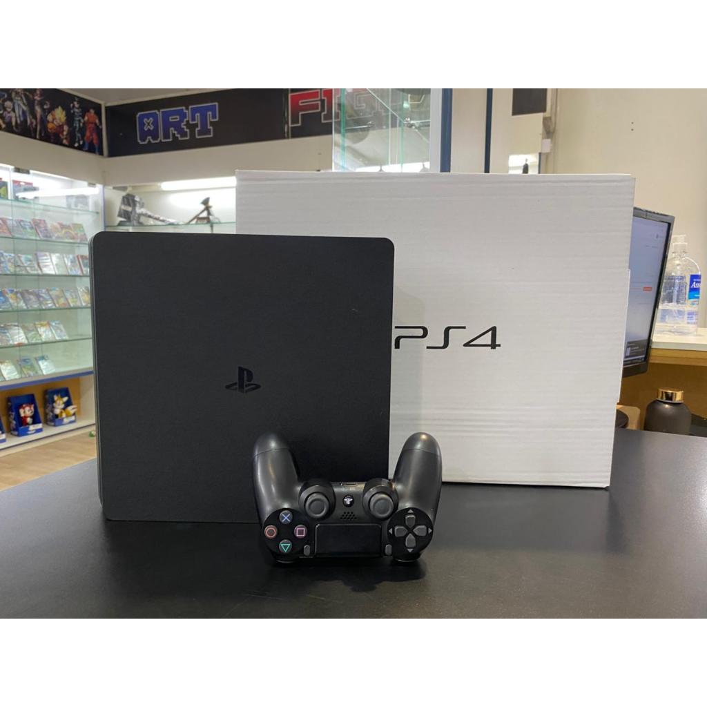 Console PS4 Slim 1 TB Semi Novo com 1 Controle Original, 1 Jogo Aleatório, Nota Fiscal e com Garantia!