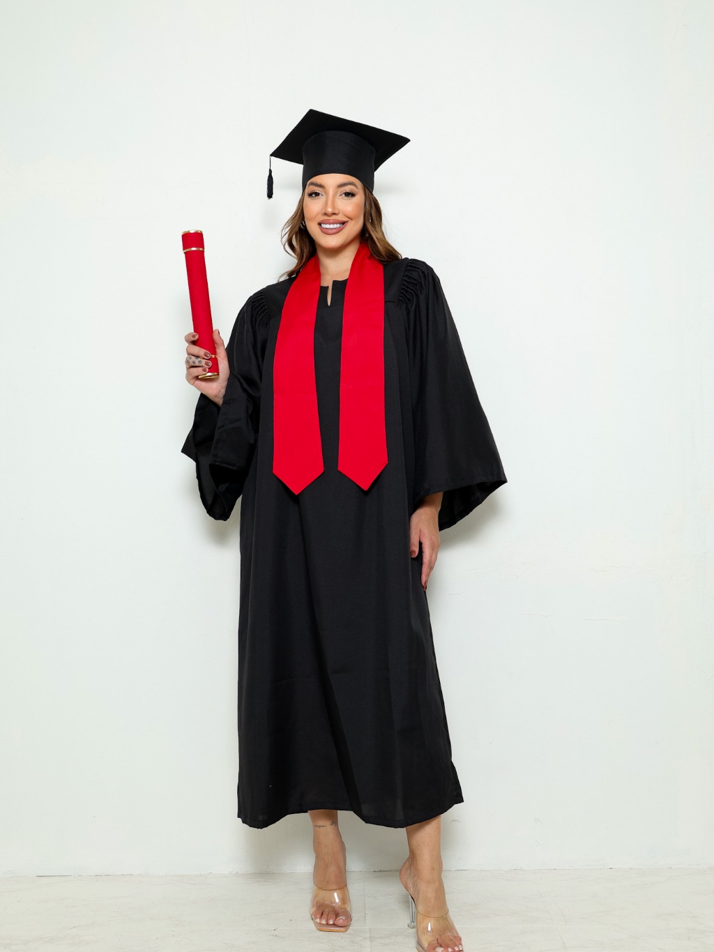 Beca de Formatura com Faixa Vermelha