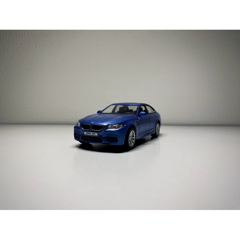 RMZ Modellino Auto B-M-W M5 M550i Scala 1:32, In Metallo, Lunghezza 12 Cm, Licenza Ufficiale