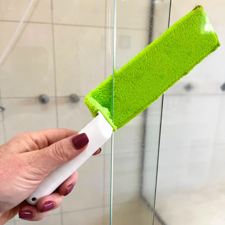 Limpador para Frestas Vãos Fendas Box e Janelas - 2 Luva Microfibra + Suporte