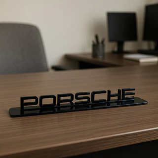 DECORAÇÃO DE MESA, AUDI, PORSCHE, FERRARI, F1, MERCEDES BENZ, AMG, SVR, BMW EM ACM - 25cm x 4cm