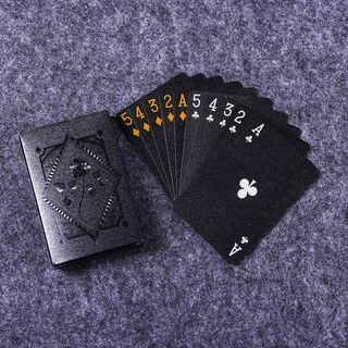 Baralho cor Preto e Ouro à prova de água, com ROSA PRETA NO VERSO DAS CARTAS.