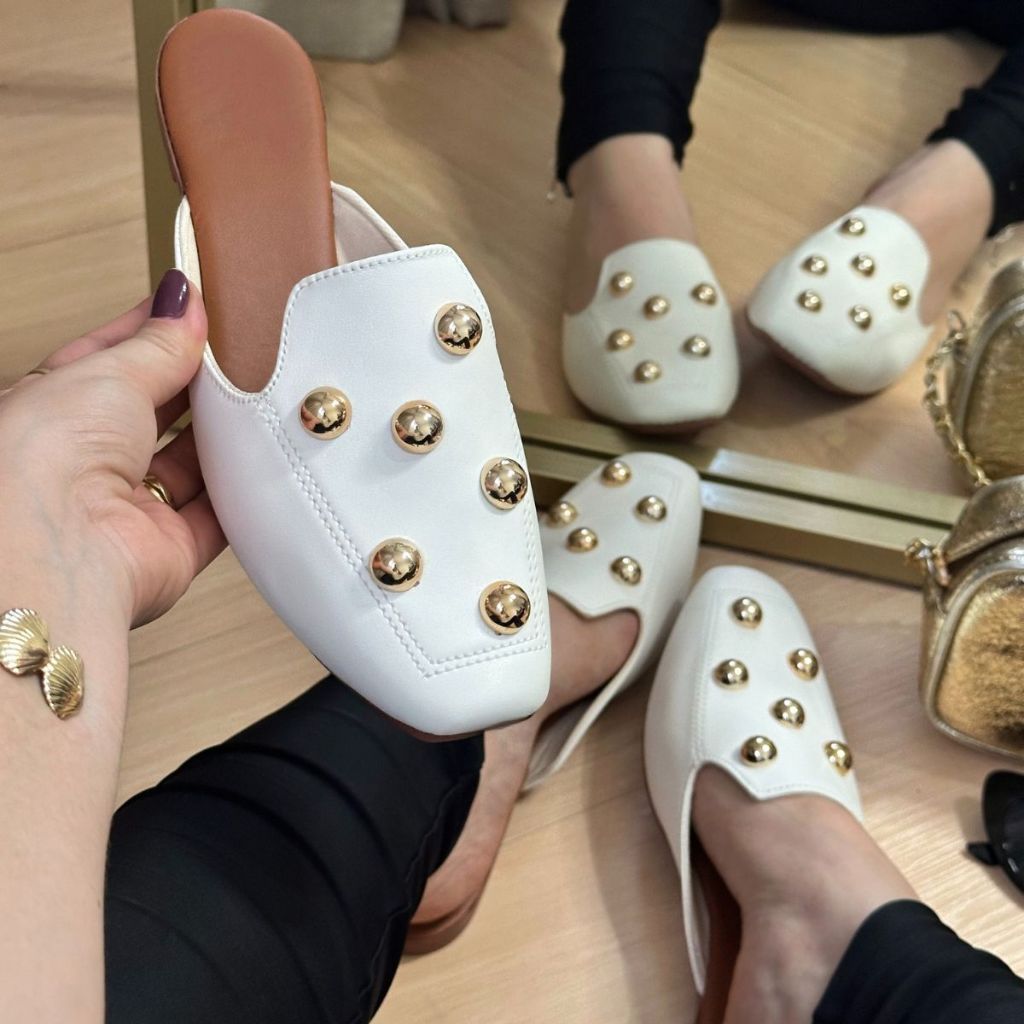 Mule Feminino Bico Quadrado Sapato Mocassim com Detalhes em Tachas