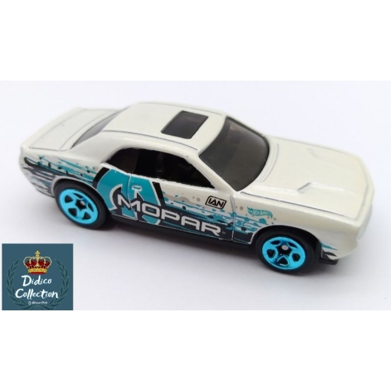 SRT Hot Wheels '08 Dodge Challenger SRT8 Exclusiva de Pack Mopar 2024