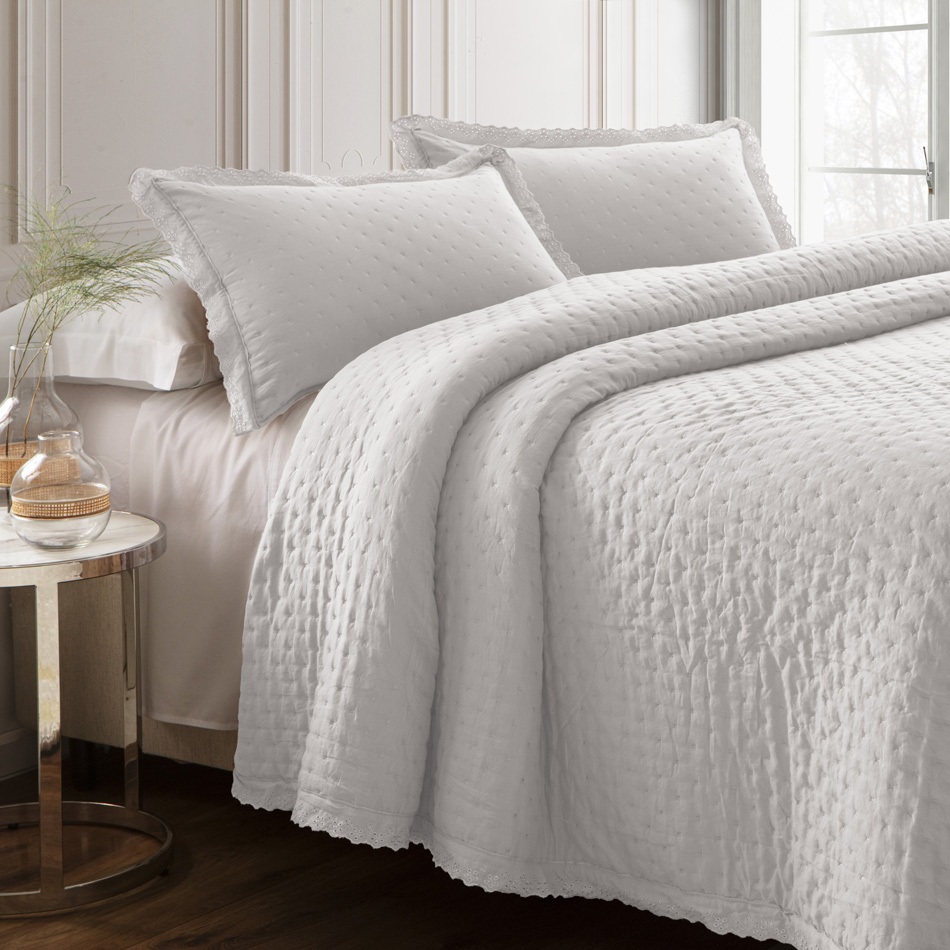 Colcha Cobre-Leito Percal 200 Fios Casal 220x240 Jogo 3 Pçs Super Soft Acabamento Premium Com Bordado Inglês e Capitonê