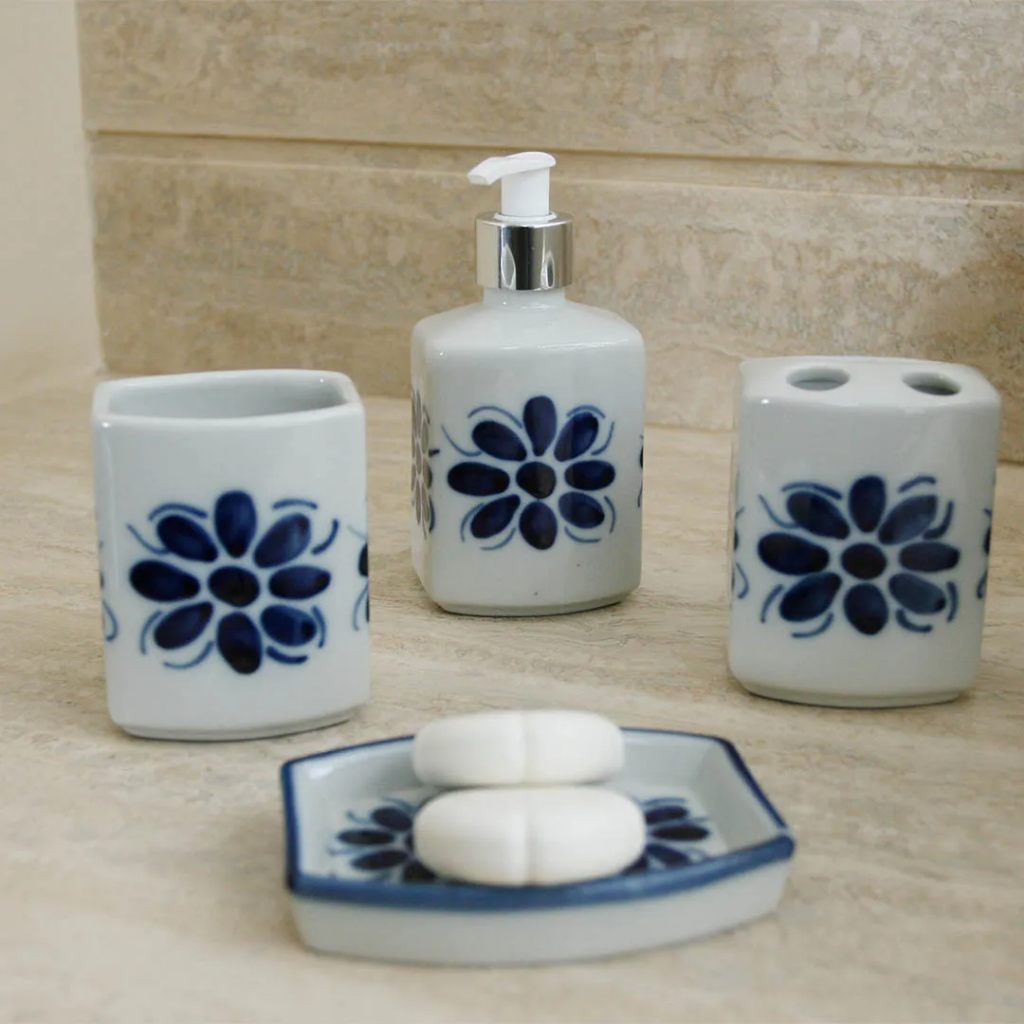 Jogo para Banheiro em Porcelana Azul e Branco Colonial Com 4 Peças ...