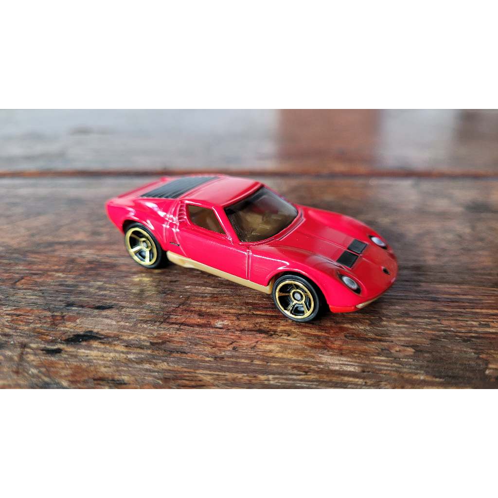 Hot Wheels - '71 Lamborghini Miura SV Vermelho - HW Exotics 2022
