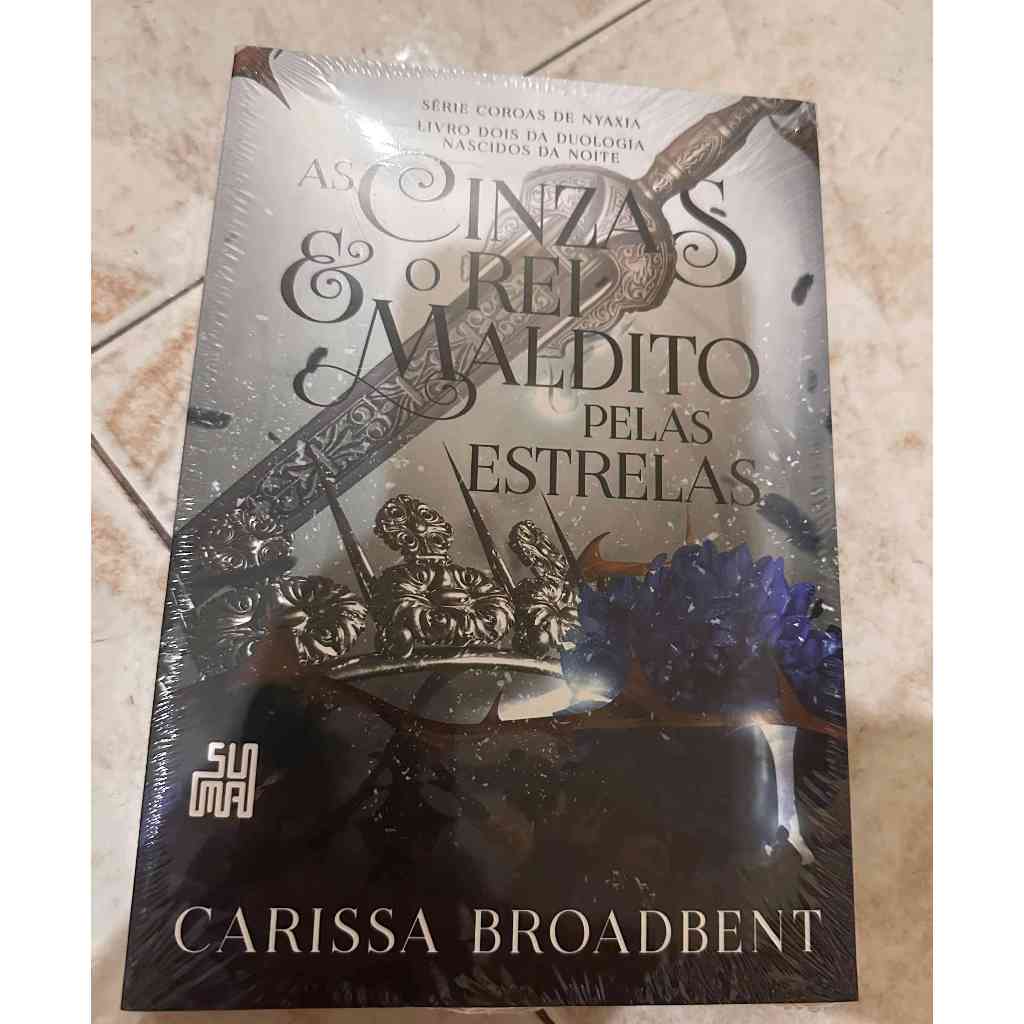 Livro As cinzas e o rei maldito pelas estrelas - Carissa Broadbent ...