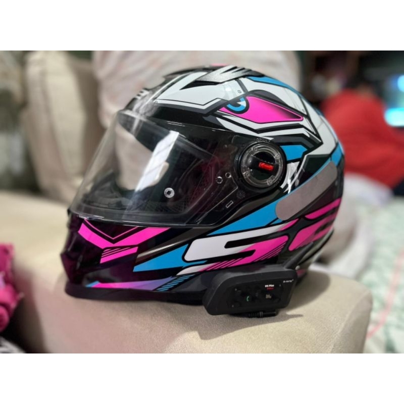 Capacete LS2+ comunicador.