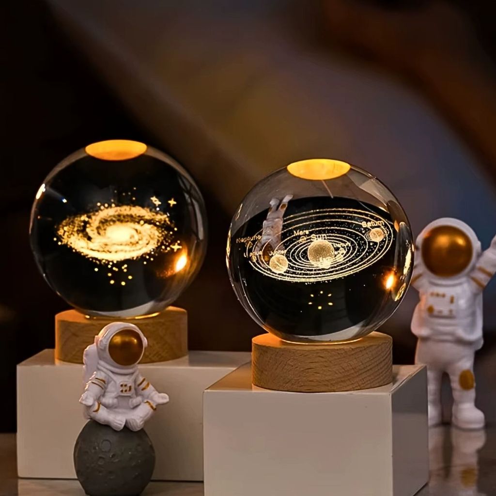 Luminária Decorativa Globo LED Lua Via Láctea Sistema Solar Astronauta Bola De Cristal