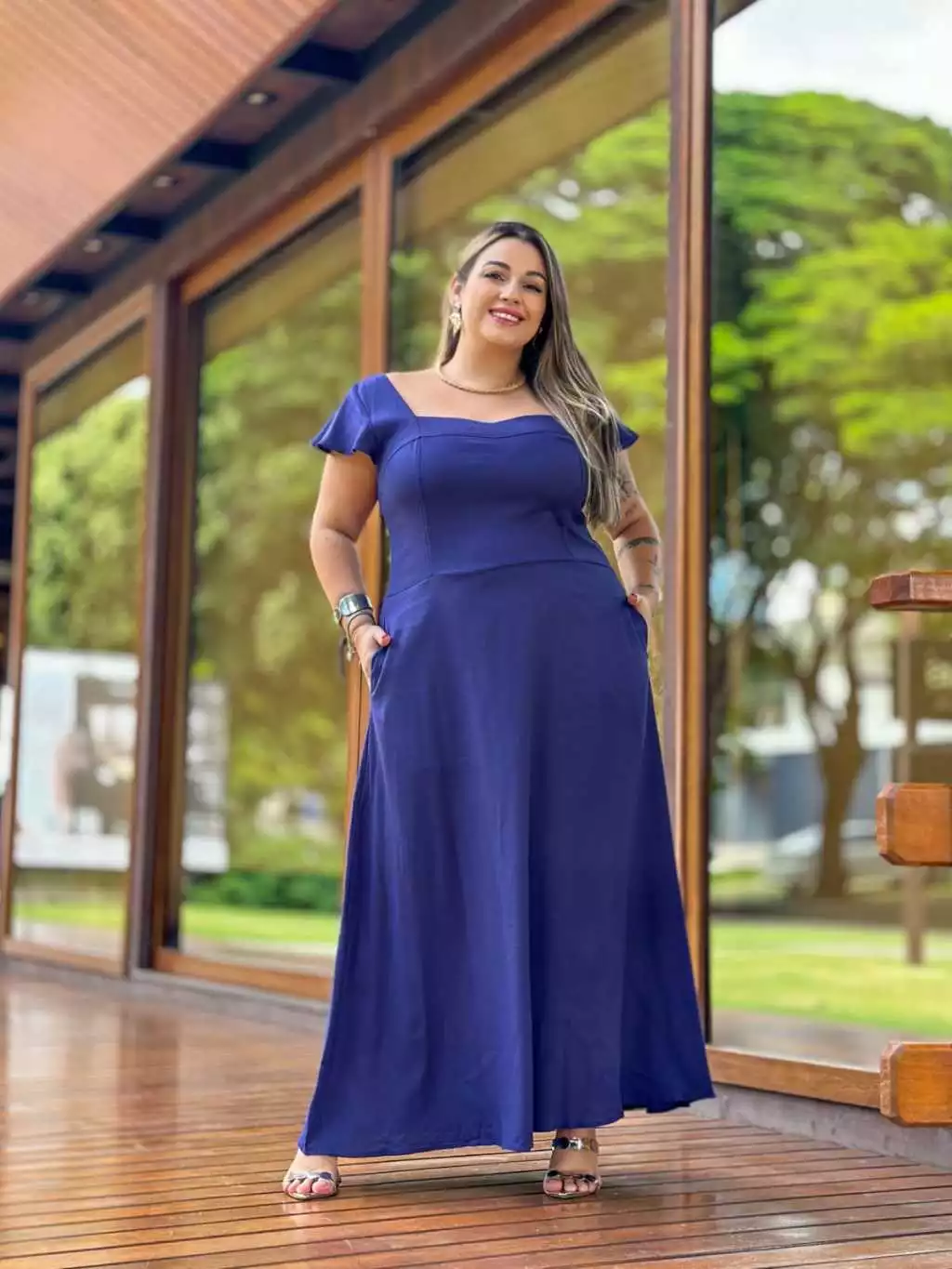 Vestido Longo Plus Size com Bolsos
