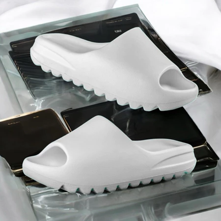 chinelo slide yzy moderno e confortável