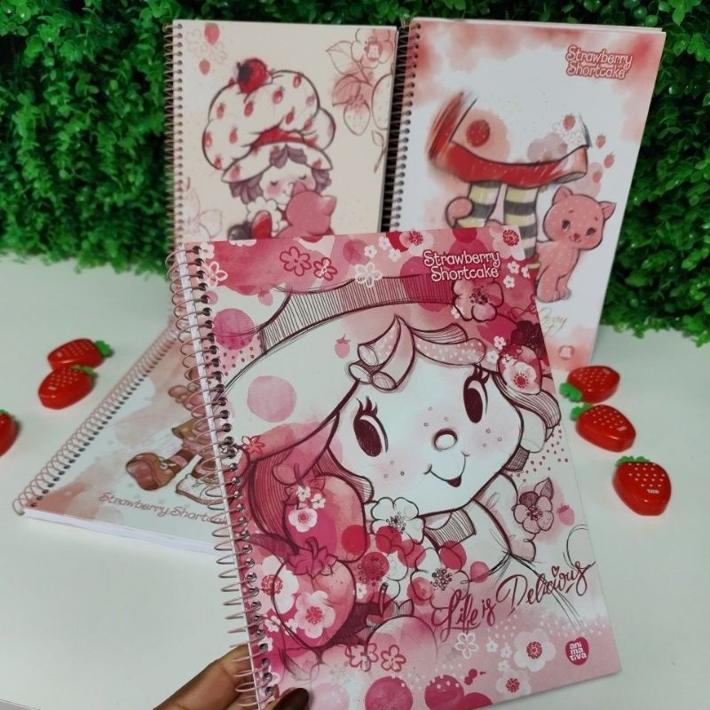 Caderno Moranguinho Com Cheiro de Morango Colegial 1 MT 80 folhas ...