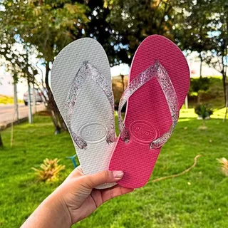 OFERTA!! Chinelo com Brilho Feminino – Correia Glitter Super Leve e Macia, Moda Verão 2025 com Desconto Especial