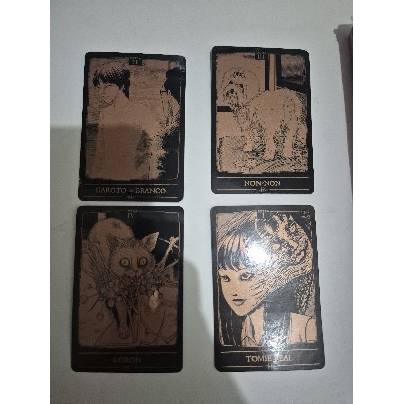 VISÕES GROTESCAS CAPA PRATEADA (COM 4 CARDS METALIZADOS) LACRADO