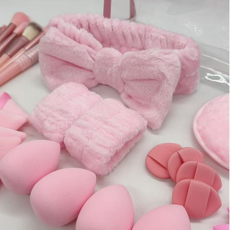 Esponjas e acessórios de maquiagem rosa