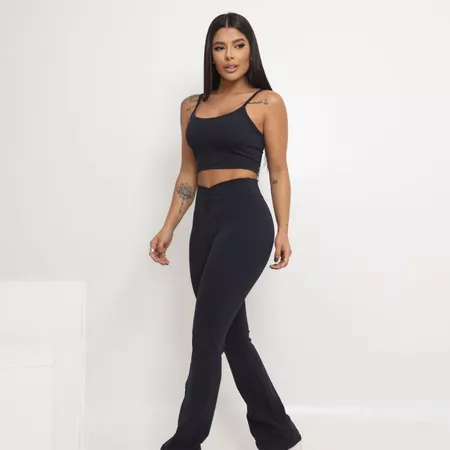 Conjunto Academia Calça Flare Light e Top Poliamida Fitness