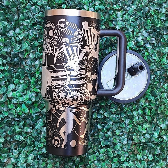 COPO TÉRMICO 1200ML COPÃO COM ARTE A LASER 360 GRAUS TEMA: FUTEBOL