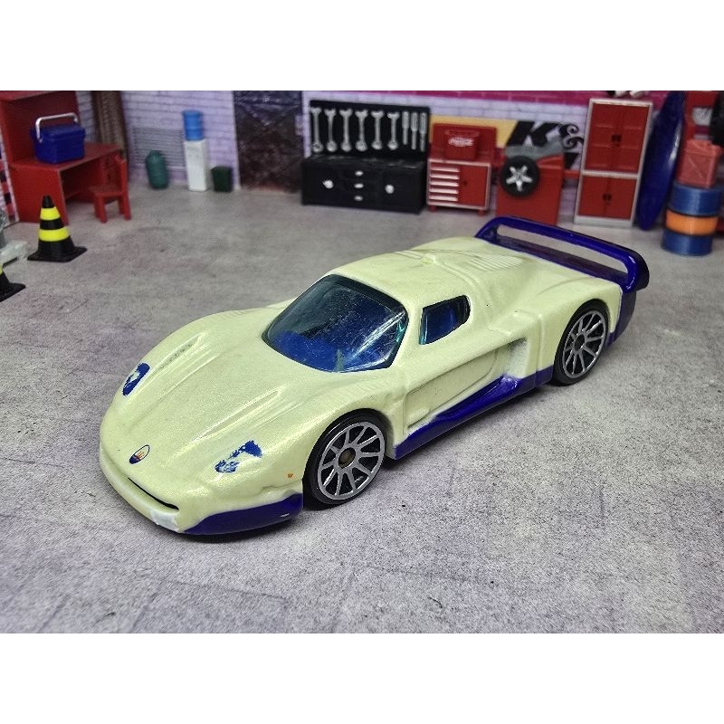 Miniatura Hot Wheels Maserati MC12 2005 First Editions Realistix