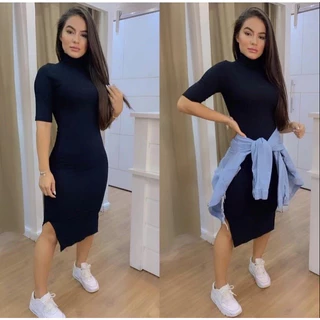 Vestido midi canelado gola alta com fenda na lateral