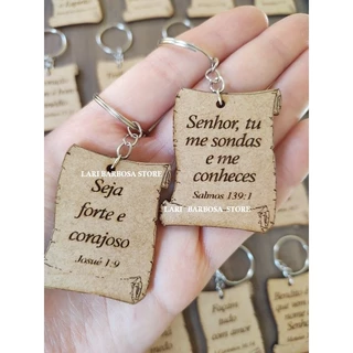 Chaveiros com versículos Bíblico SORTIDOS modelo Pergaminho MDF lembrancinhas cristã vão prontos montados em Oferta na Shopee