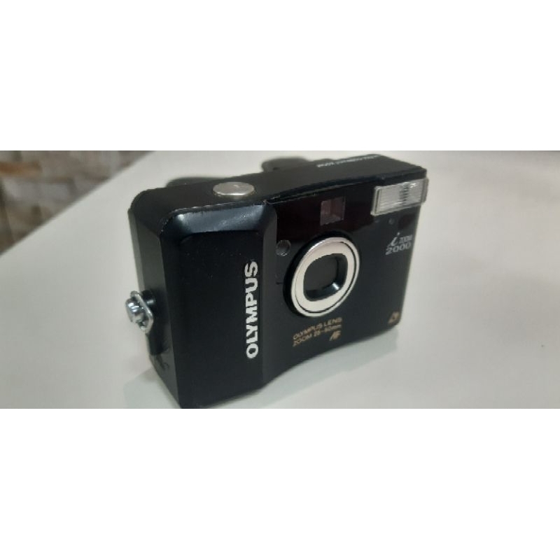 Câmera analógica (de filme) Olympus i Zoom 2000 para coleção ou
