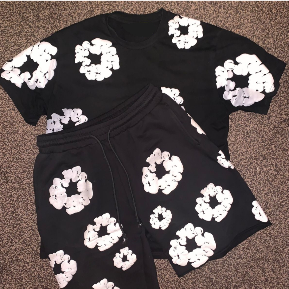 Conjunto Camiseta e Bermuda Streetwear Flores - Conjunto Perfeito Que Transborda Estilo!