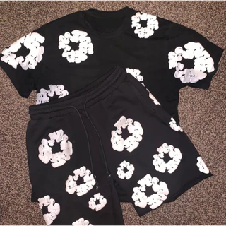 Conjunto Camiseta e Bermuda Streetwear Flores - Conjunto Perfeito Que Transborda Estilo!