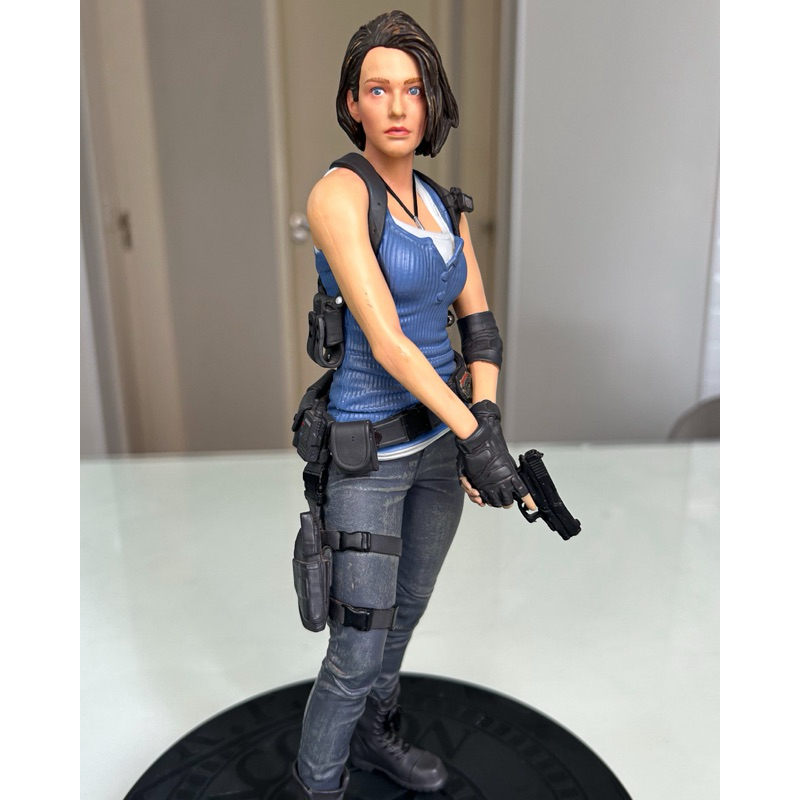 ACTION FIGURE JILL VALENTINE RESIDENT EVIL 30 CM BONECA