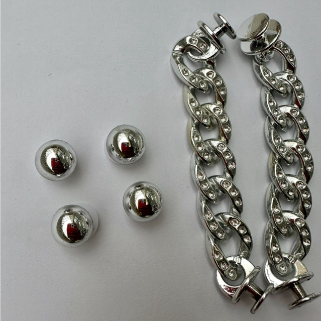 KIT 2 CORRENTES+ 4 BOLINHAS PARA CROC BABUCHE PRATA