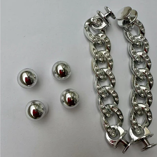 KIT 2 CORRENTES+ 4 BOLINHAS PARA CROC BABUCHE PRATA