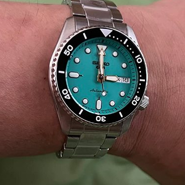 Relógio masculino Seiko Five Sports SKX de tamanho médio, estilo