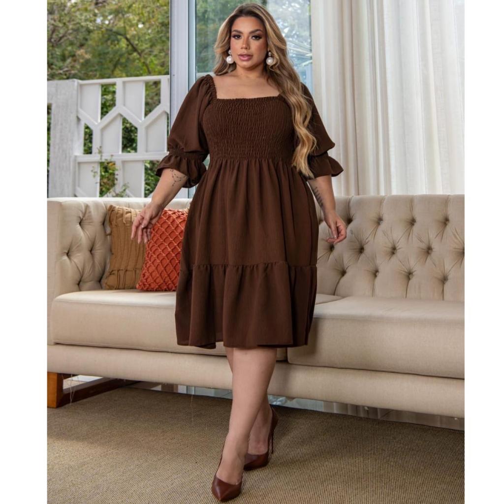 Vestido curto plus size estilo chic e elegante cores lisas para festas formatura modelo três marias com mangas
