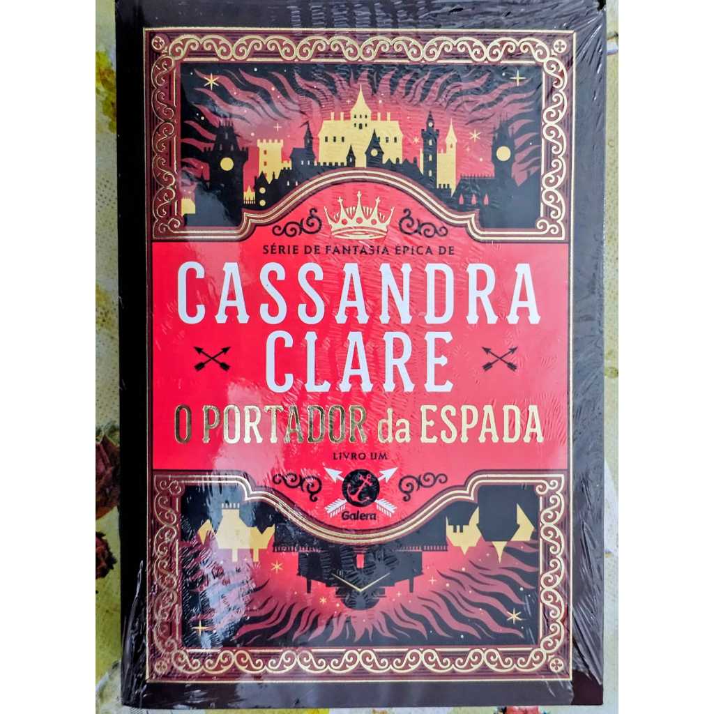 O portador da espada volume 1 de Cassandra Clare com acessórios ...