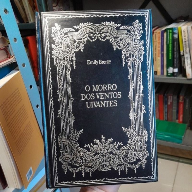 livro O morro dos ventos uivantes (Emily Brontë) | Shopee Brasil