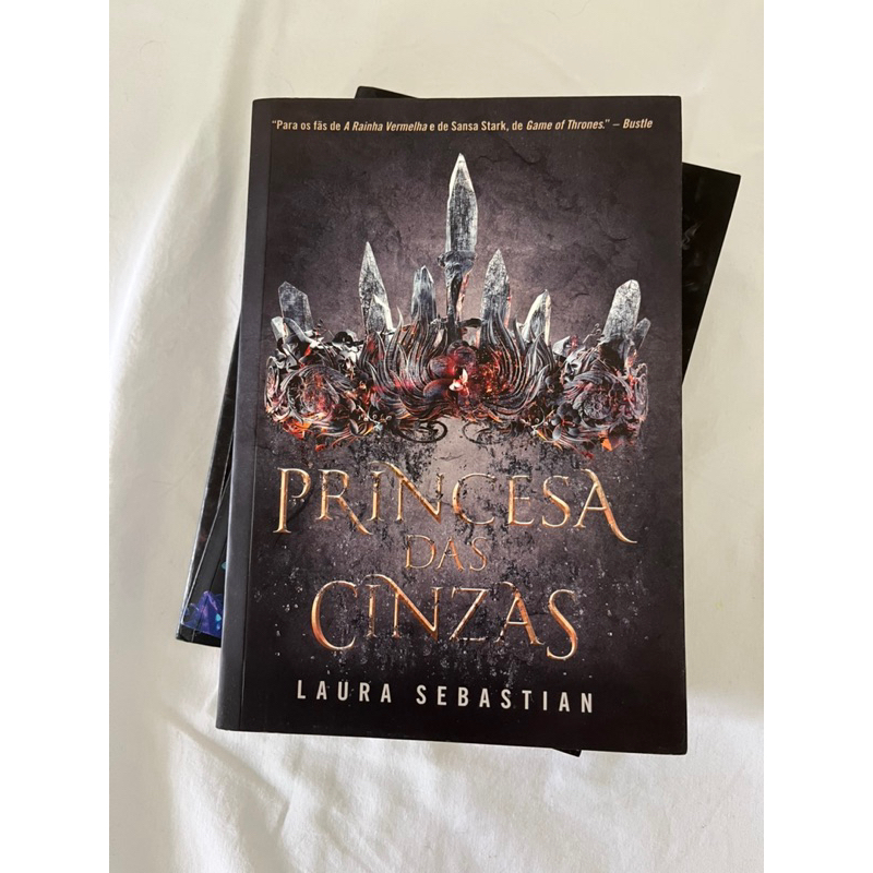 Livro: Princesa das cinzas - Laura Sebastian | Shopee Brasil