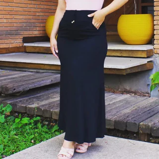 saia longa em malha evasê lisa e estampada com bolso moda evangélica